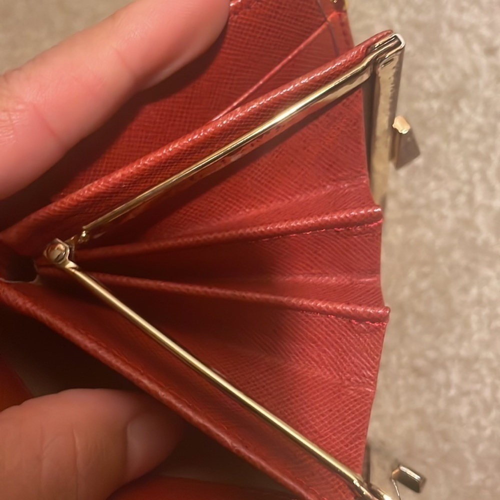 RED GIVENCHY KISS LOCK WALLET - Picture 13 of 16